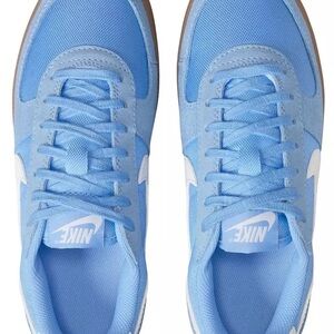 Nike Women's Light Blue Sneakers